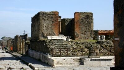 ポンペイ遺跡：古代ローマ文明の復興を探る